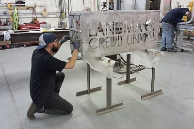 new sign fabricator