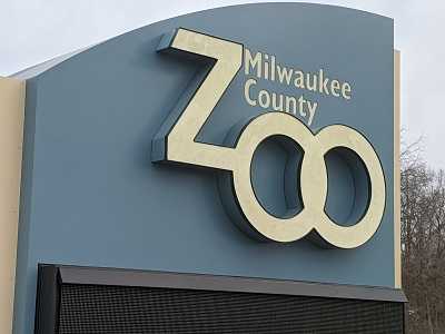 new sign at Milwaukee county zoo